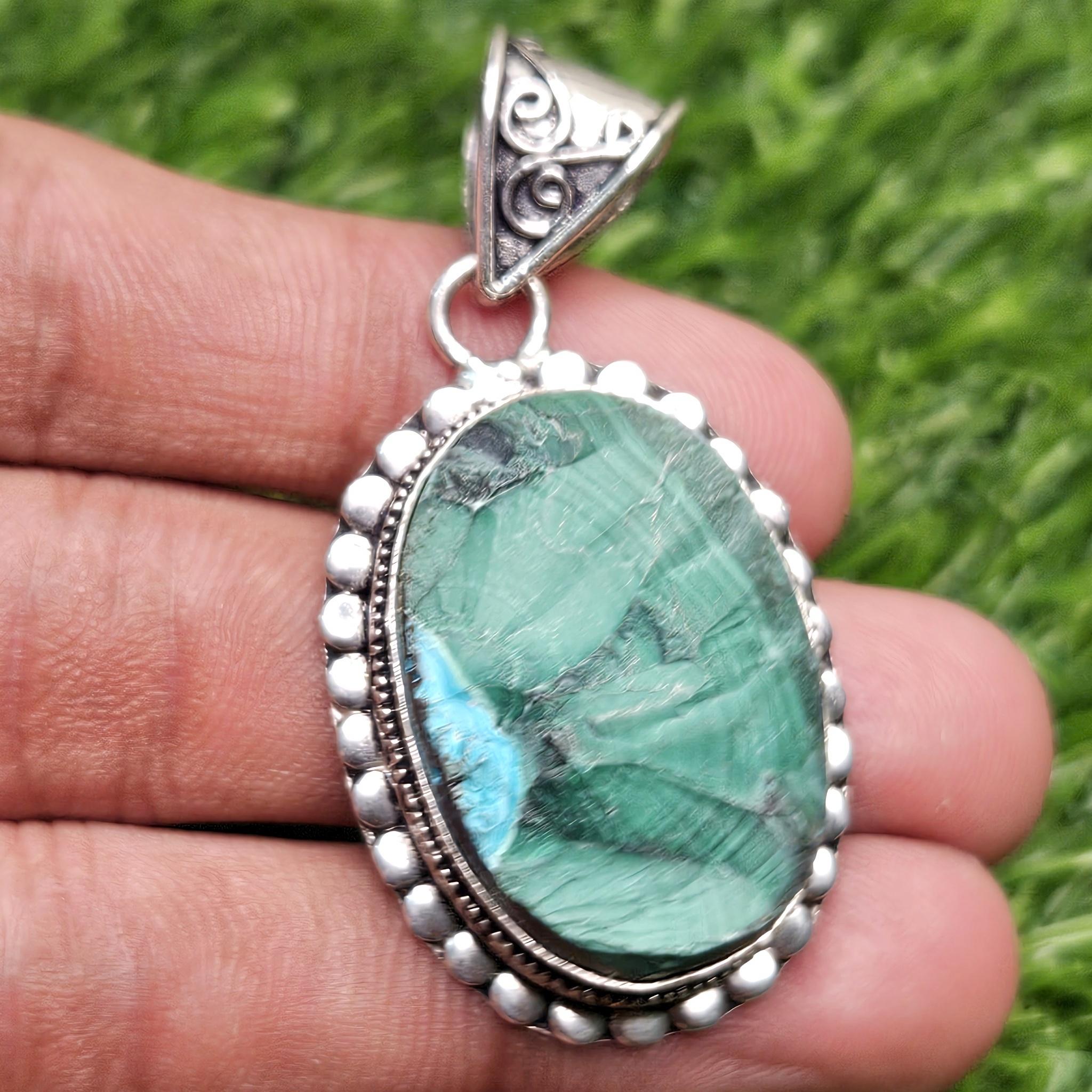 

Подвеска из натурального малахита, азурита, друзы, стерлинговое серебро 925 пробы, подвеска с драгоценным камнем, кулон овальной формы, подарок для нее зелёный