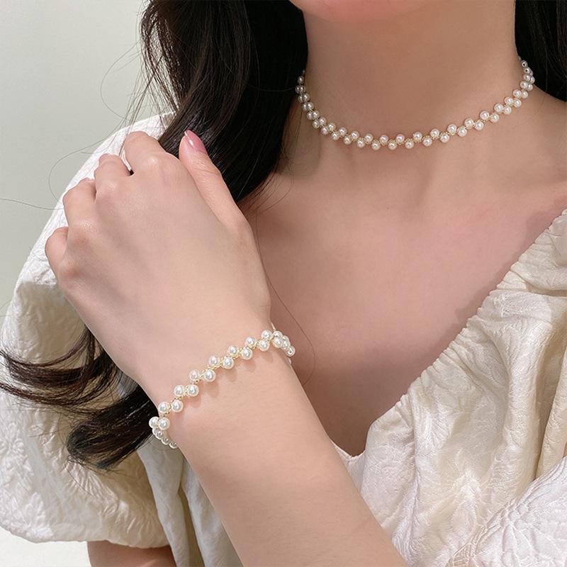 French Pearl Geometric Bangle: Retro Luxury, Fashionable Elegance, Versatile Women's Hand Jewelry