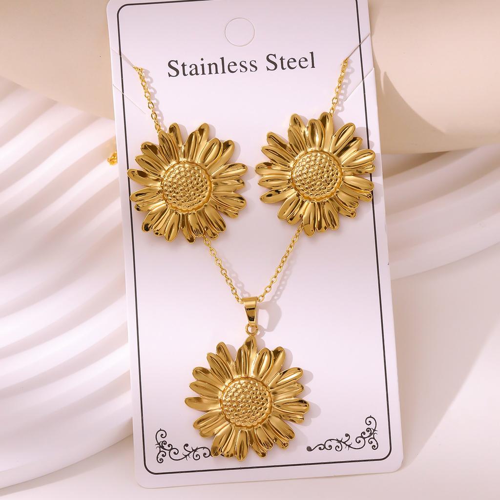 Personalized European and American Fashion Stainless Steel Stud Earrings Necklace Titanium Steel Non-fading Jewelry Set