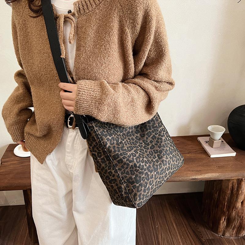 Leopard Print Bag Women'S Canvas Shoulder Shopping Bag Large Capacity Class Commuter Tote Bag
