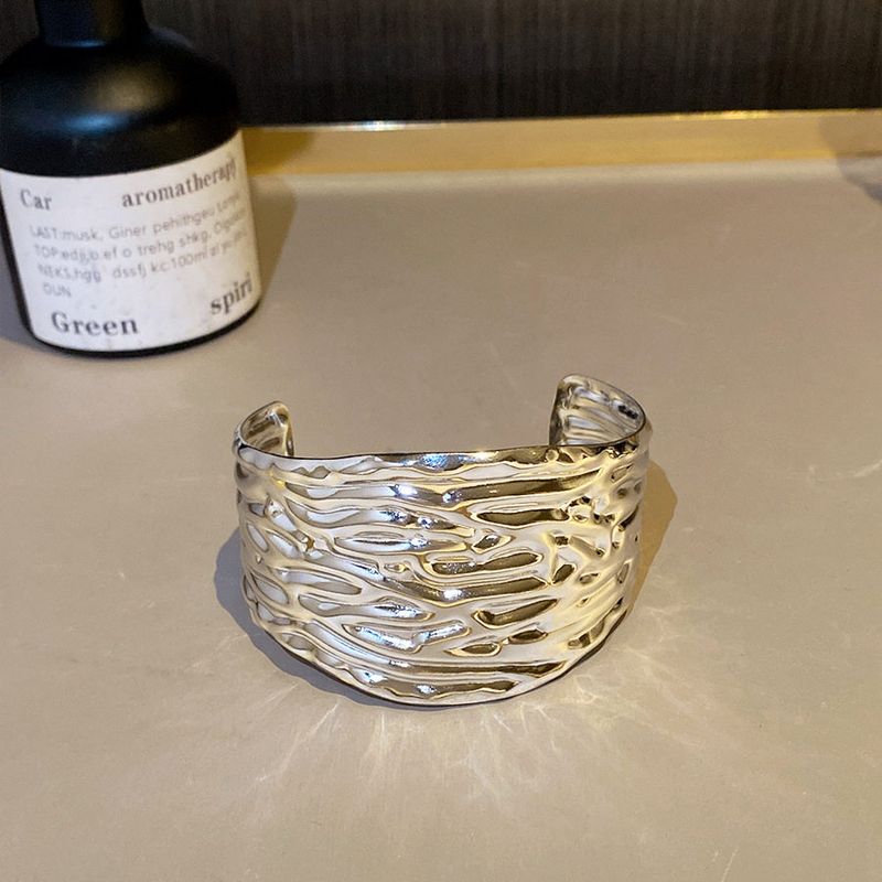 Style Special-Interest Design Snake-Shaped Armband Fashion, Personalized and Exaggerated Simulated Snakes Bracelet Metal Sweet Cool Sexy Arm Chain