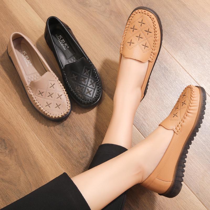 

Non-slip Soft Sole Slip-on Flat Heel Shoes for Middle-aged & Elderly Women - Spring & Autumn New Style 40