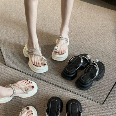 Beliebte Zehensandalen Damen Sommerbekleidung 2024 neu vielseitig dicksohliger Strass Feenhaft mit Rock Zehensteg