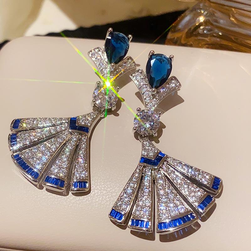 Orecchini Vintage a Forma di Pera con Perle e Intarsi di Diamanti - Stile Retrò, Lusso Leggero, Design di Alta Gamma