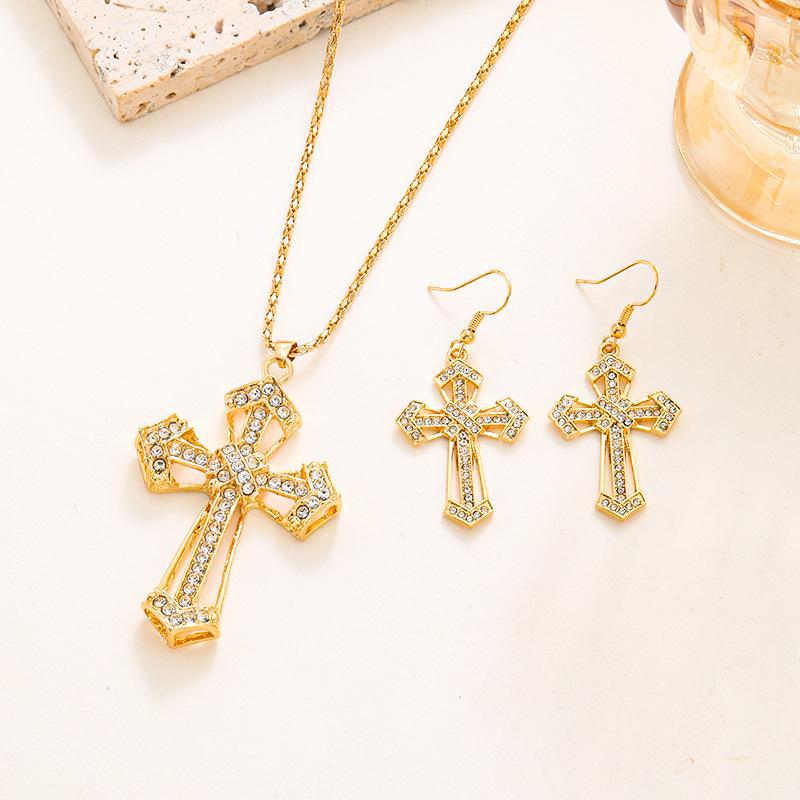 

European & American Retro Diamond Cross Jewelry Set: Necklace & Earrings 2-piece set золотий