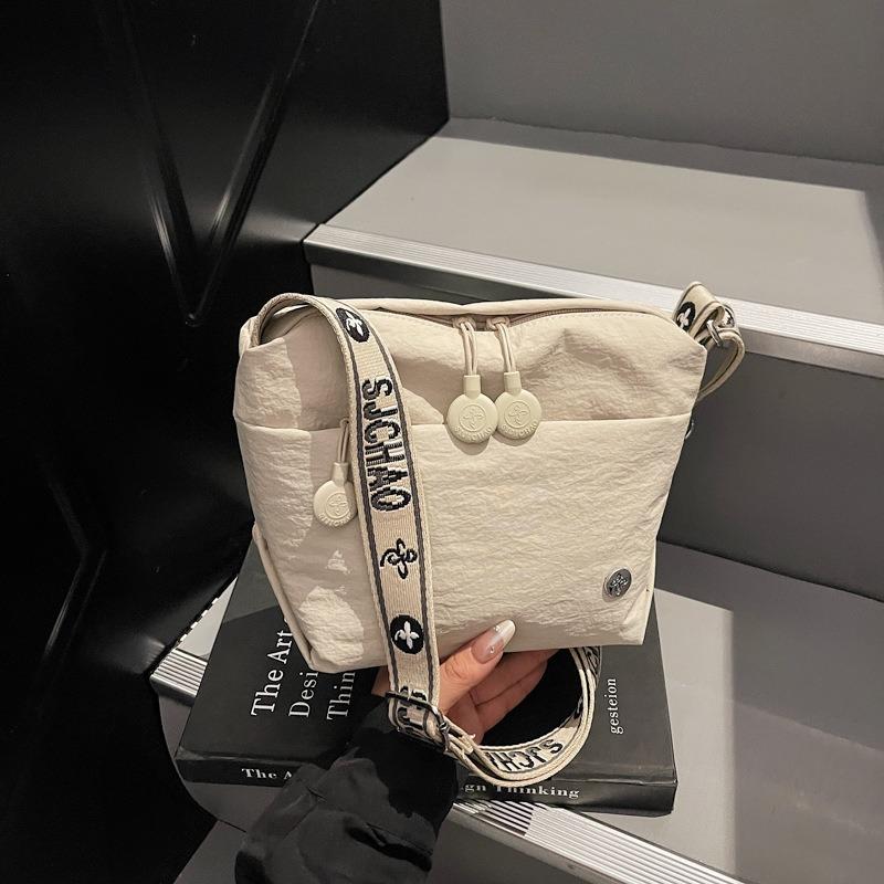 Today's Niche Popular Small Bag Women's New Summer Casual Simple Shoulder Messenger Bag Dumpling Bag