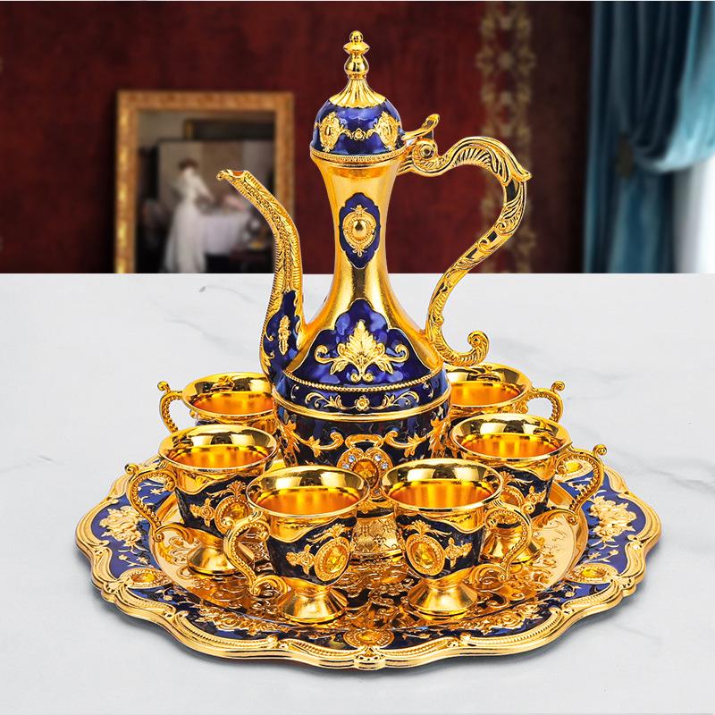 Europäisches Retro-Kreativ-Hochzeitsset: Russischer Flachmann & Weißweinbecher-Ornamente