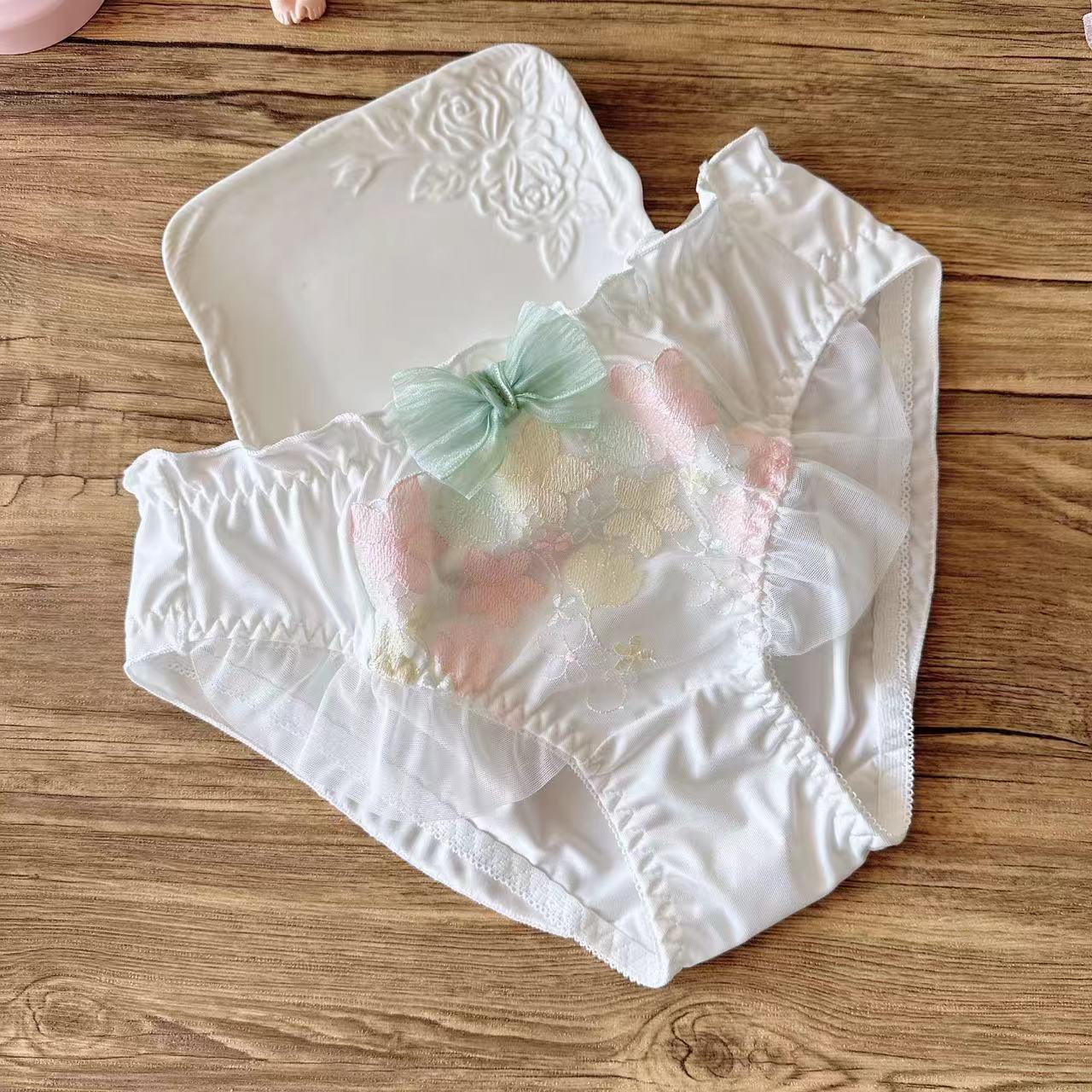 Japanese Embroidery Milk Silk Ruffle Mid-Waist Cute Girl s Underwear L белый