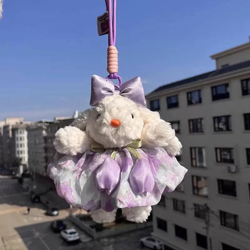 

Плюшевый брелок в виде кролика с висячими ушами с бантом и букетом в руке 18cm