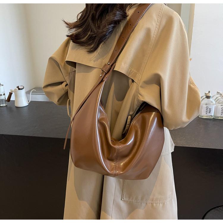 Ielgy Retro Large Capacity Tote Bag Fashion Niche Casual Pleated Commuter Dumpling Bag