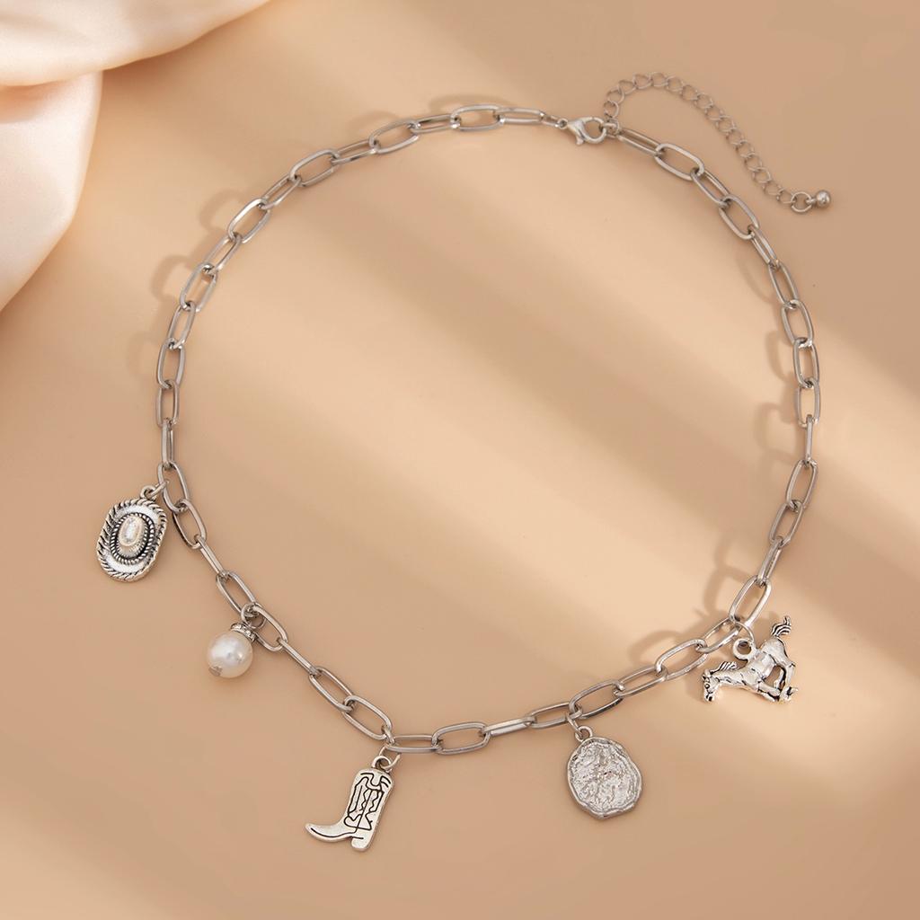 Trend Exaggerated Necklace Bracelet Fashionable Beach Style Niche Design Female Hip Hop Shell Light Collarbone Chain