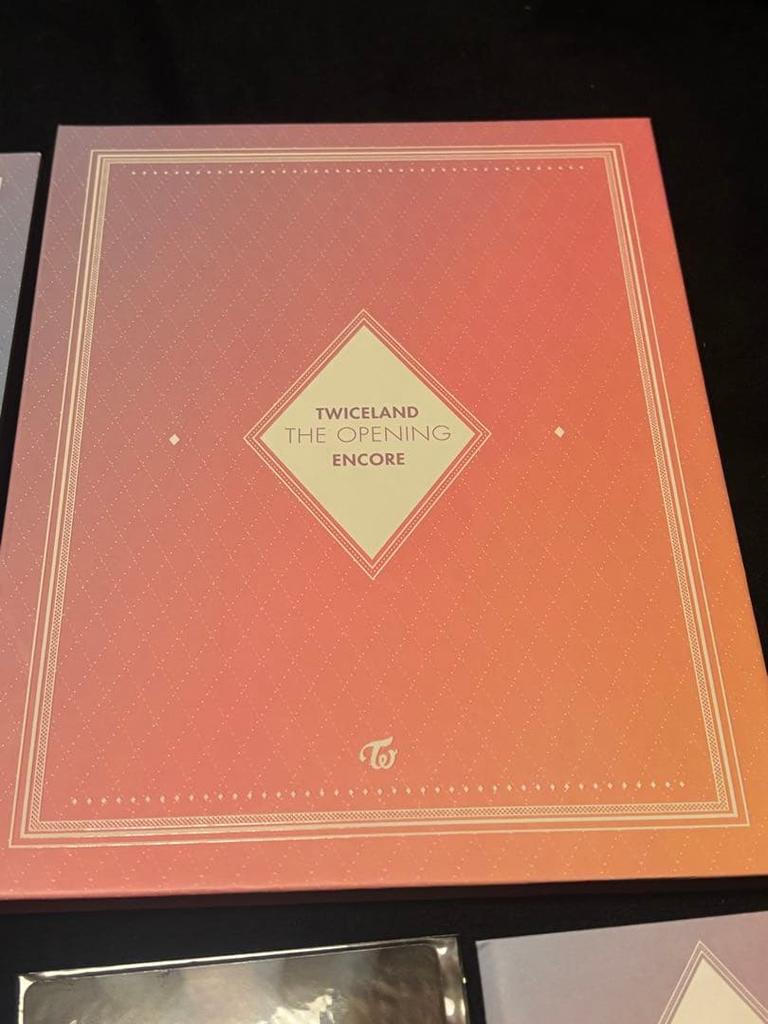 [GEBRAUCHT] TWICELAND DVD mit Sammelkarten und Fotobuch