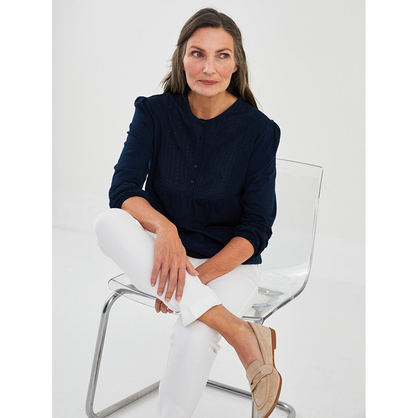 

LCW GRACE Хлопковая женская блузка с круглым вырезом и вышивкой с длинными рукавами темно-синяя