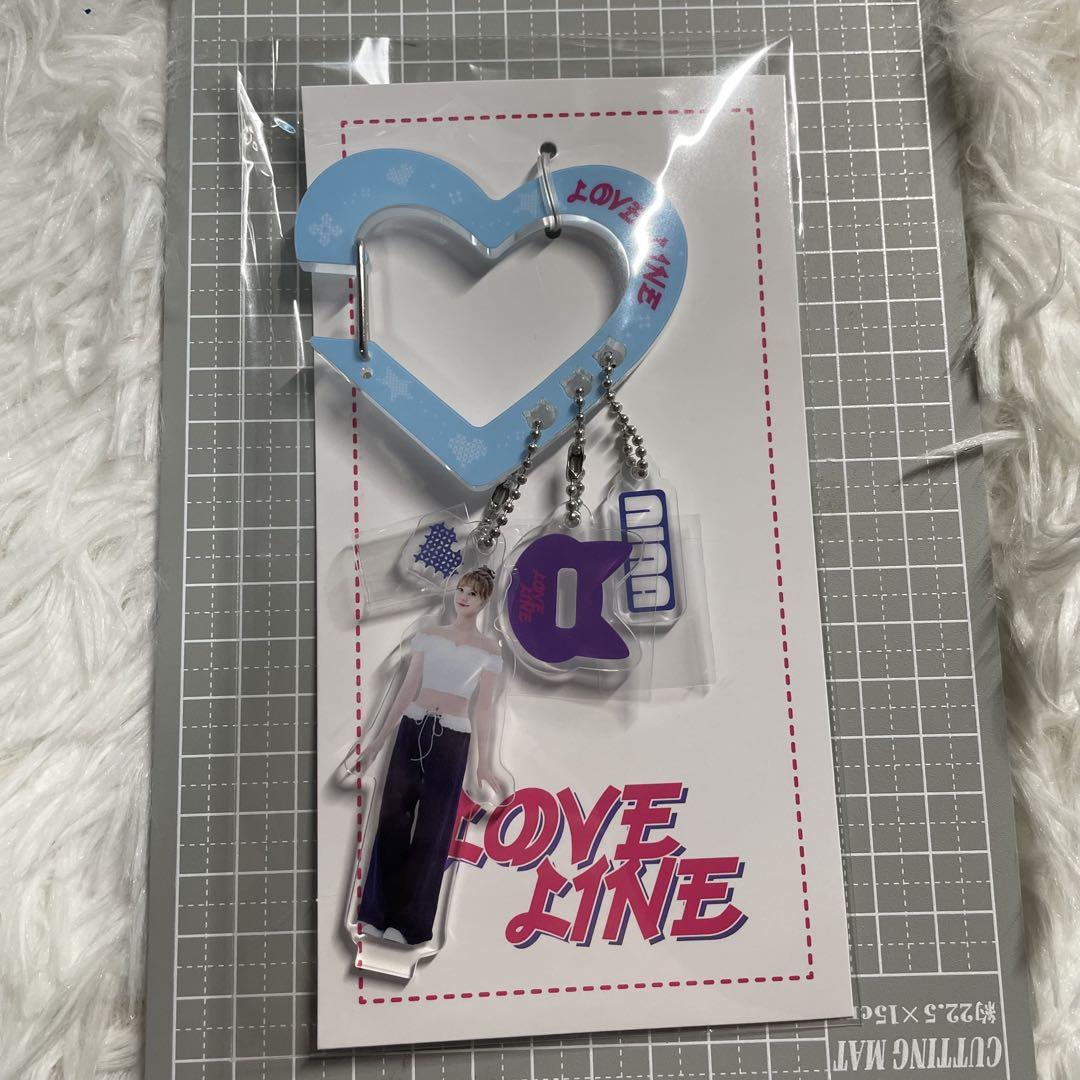 

[USED] NiziU Mini Acrylic Stand with Carabiner Nina