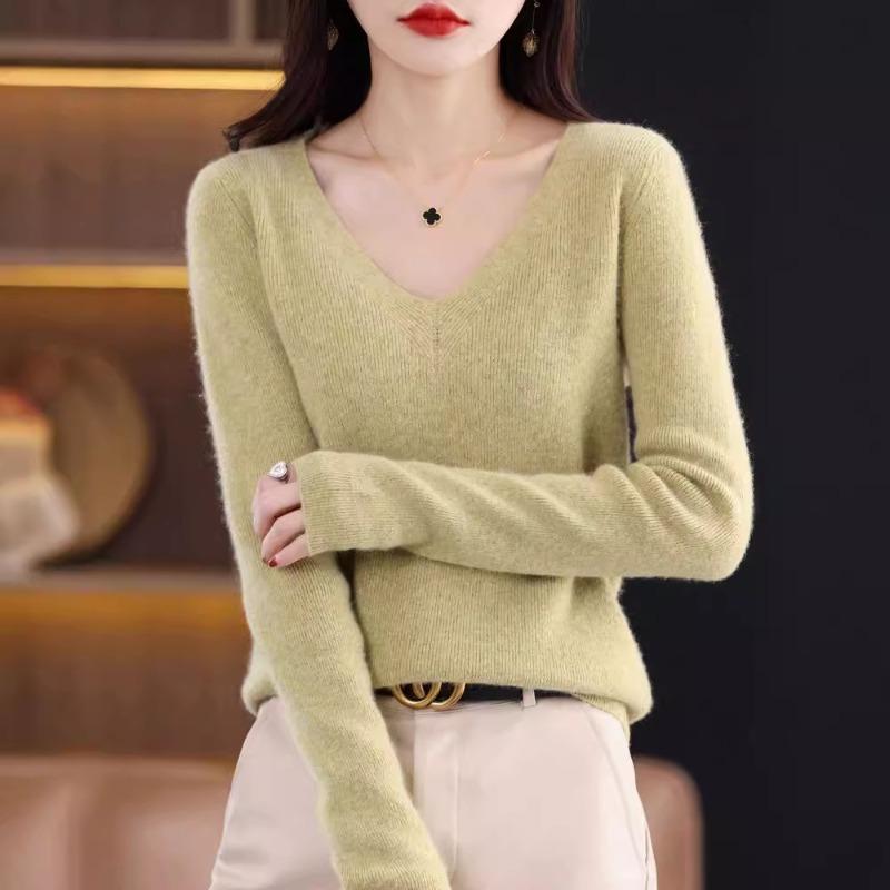Autumn new large V-neck knitted sweater women's slim-fitting long-sleeved sweater with a sense of collarbone design and a bottoming shirt inside