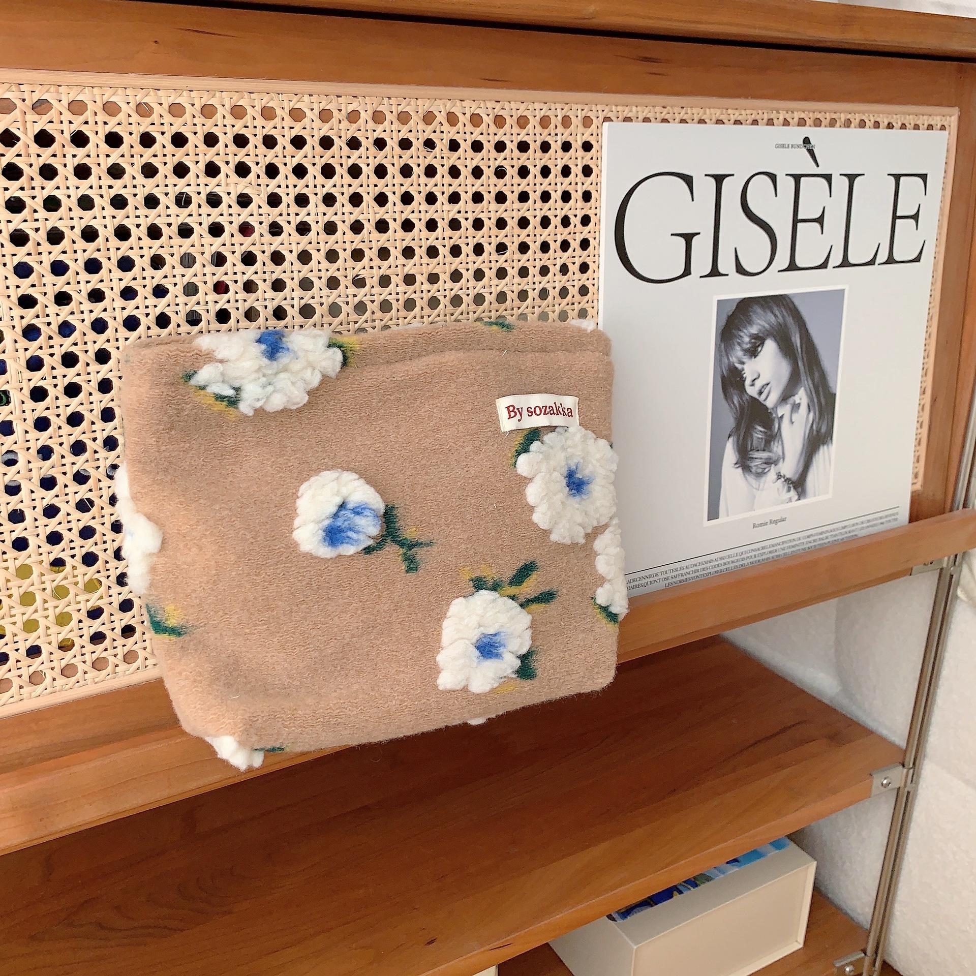 

Sense Advanced Wool Cosmetic Bag 3d Flower Zipper Large Capacity Portable Bag хакі