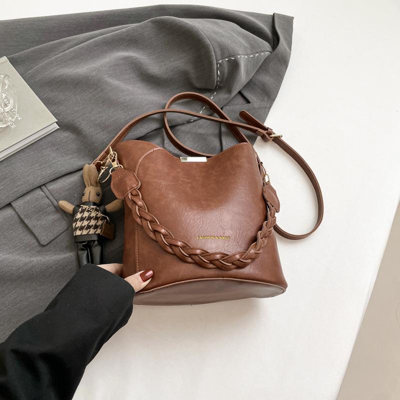 Premium Shoulder Bag Women's Spring New Trend Versatile Shoulder Bag Fashion Retro Messenger Bag