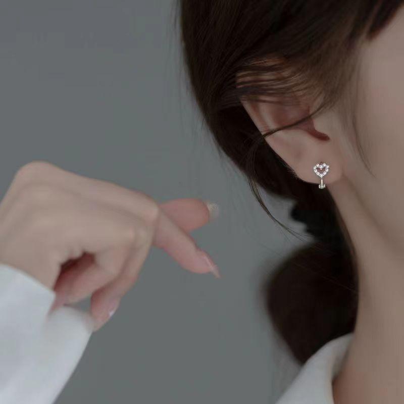 New Cute Sweet Hollow Heart Zircon Hoop Earring For Women Classic Shiny Stud Earrings Fashion Small Trendy Ear Buckle Jewelry