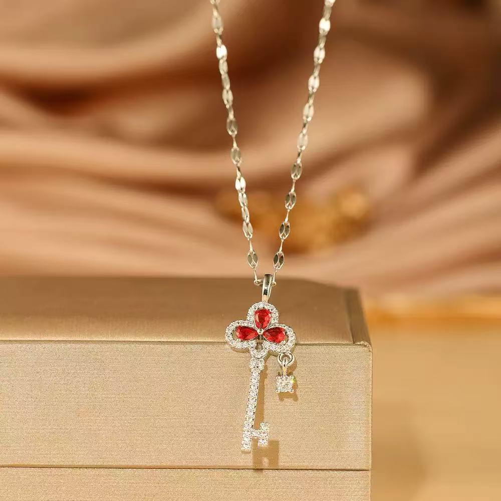 Vintage Titanium Steel Women's Pearl Pendant Necklace - Light Luxury Clavicle Chain