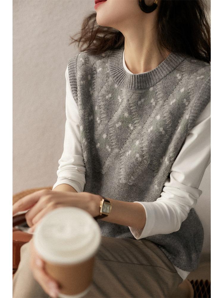 Avslappnad V-ringad stickad väst för kvinnor: Höst/Vinterkollektion - Polyestermaterial, V-ringad design, Enkelt mönster, Casual stil