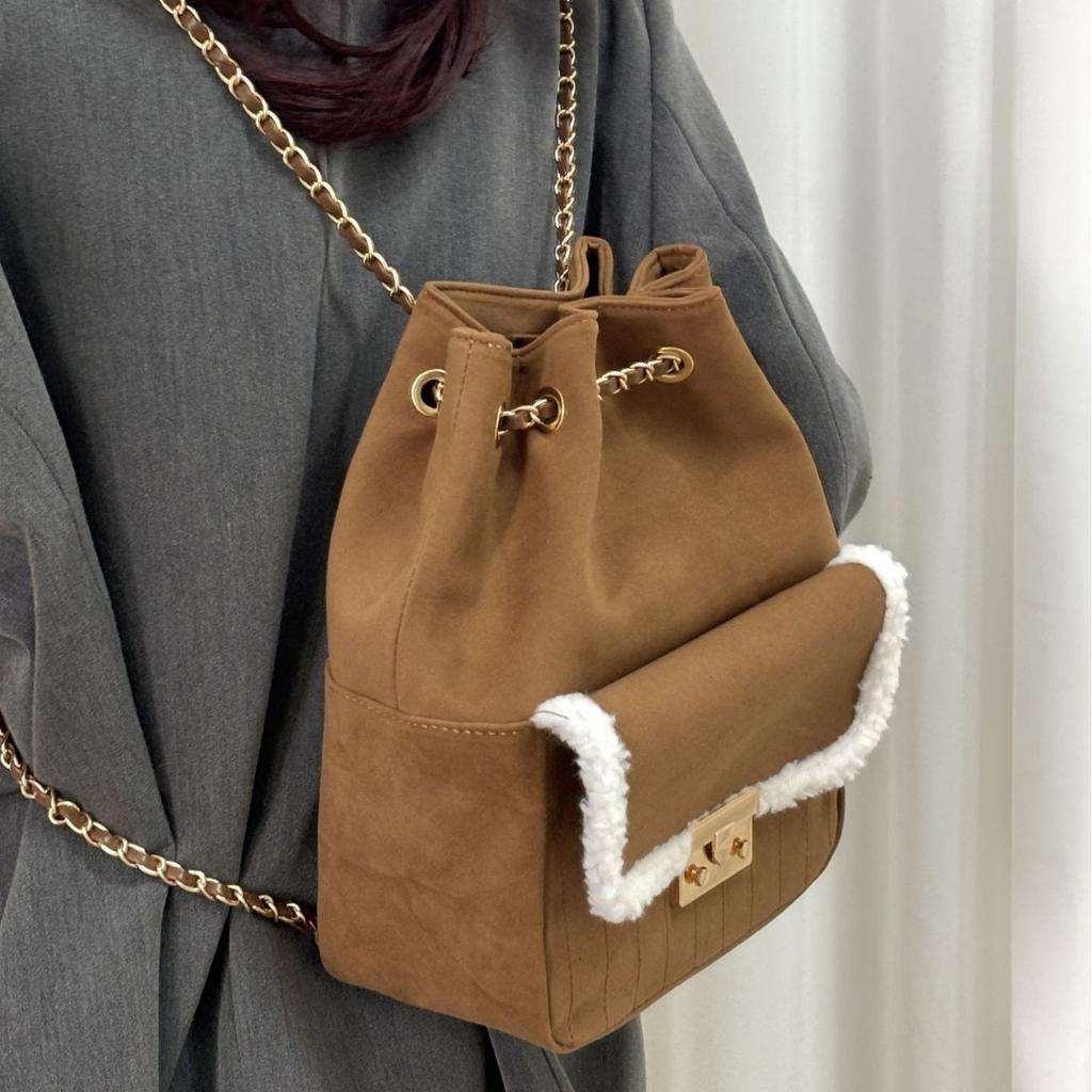 Autumn and Winter New Plush Splicing Bucket Bag Premium Chain Backpack Going Out Commuting Small Backpack