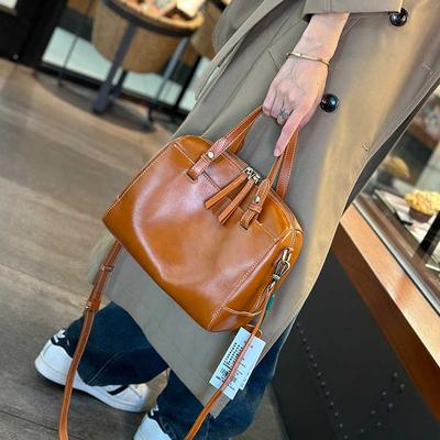 Sac Boston Pillow en Cuir Véritable à Tempérament pour Dames Sac Bandoulière pour Femmes Texture Style Western Cuir de Vachette Couche Supérieure Tanné Végétal Sac pour Femmes