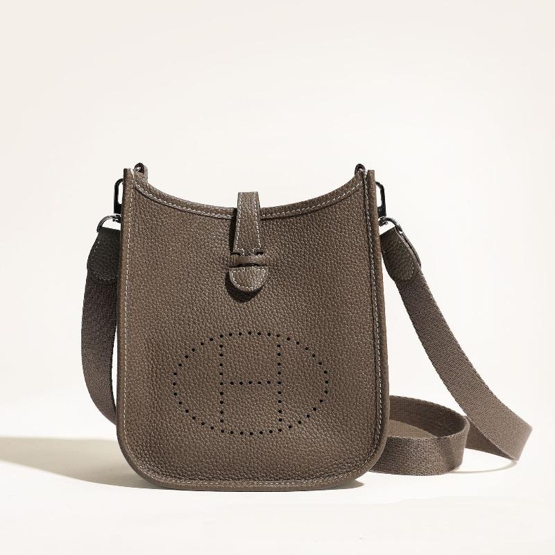 Neue hochwertige Evelyn Bucket Bag Mini TOGO aus Rindsleder mit oberer Schicht und einer Schulterpartie für Damen