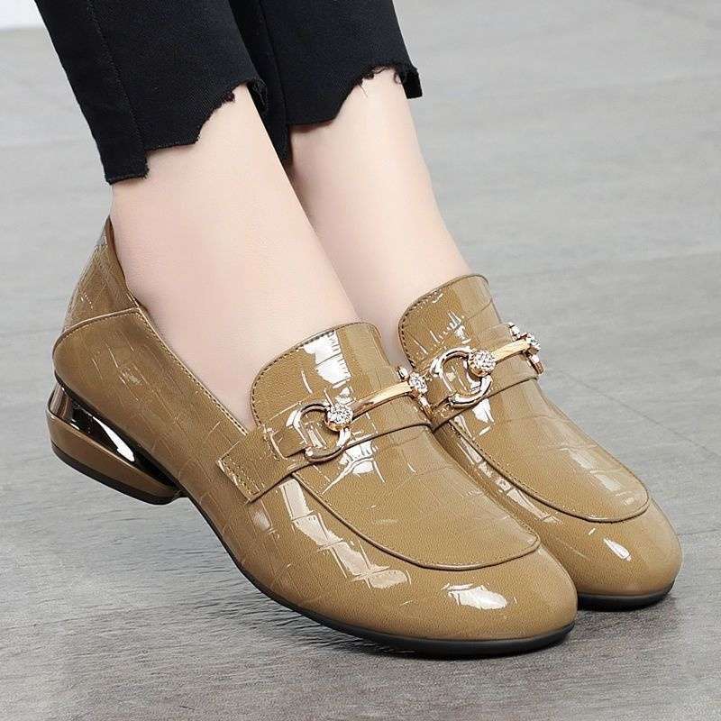 Single shoes women's 2025 new loafers British soft leather soft-soled leather shoes Doudou shoes one-pedal flat shoes women's shoes