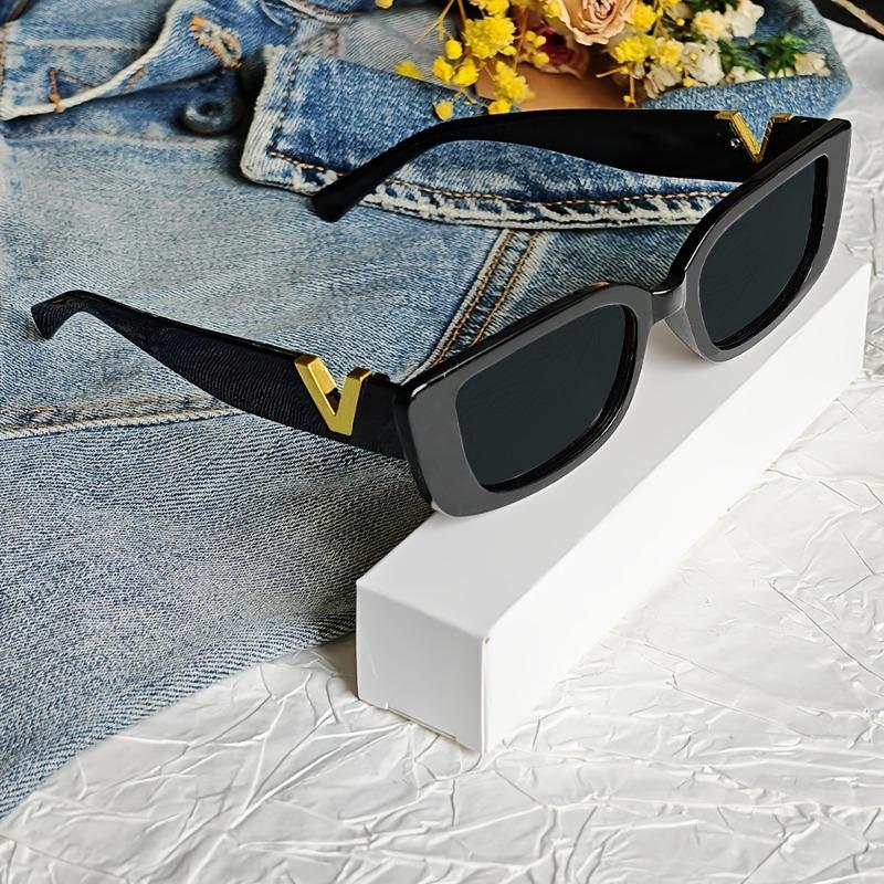 Trendy Black Cat-eye Women's Fashion Glasses - Retro PC Frame with Golden "V" Logo