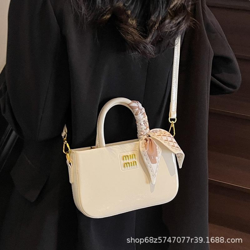 2025 new fashion this year, hand-held small bag female cute simple hand-to-hand shoulder crossbody bag small square bag trendy