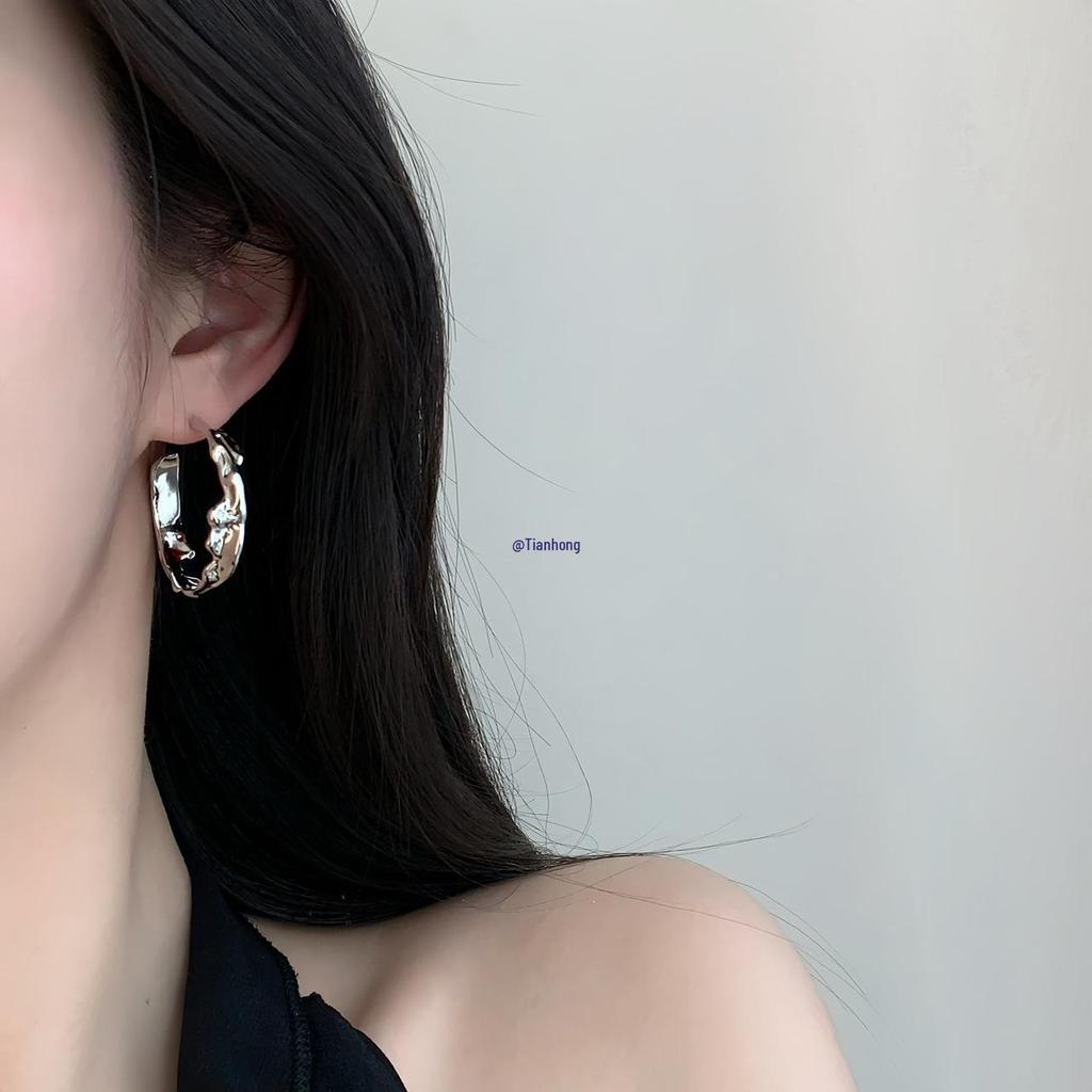Lava Texture Mosquito Coil Holder Ear Cuff: Yu Shuxin Style Women's Luxury Niche Earrings.