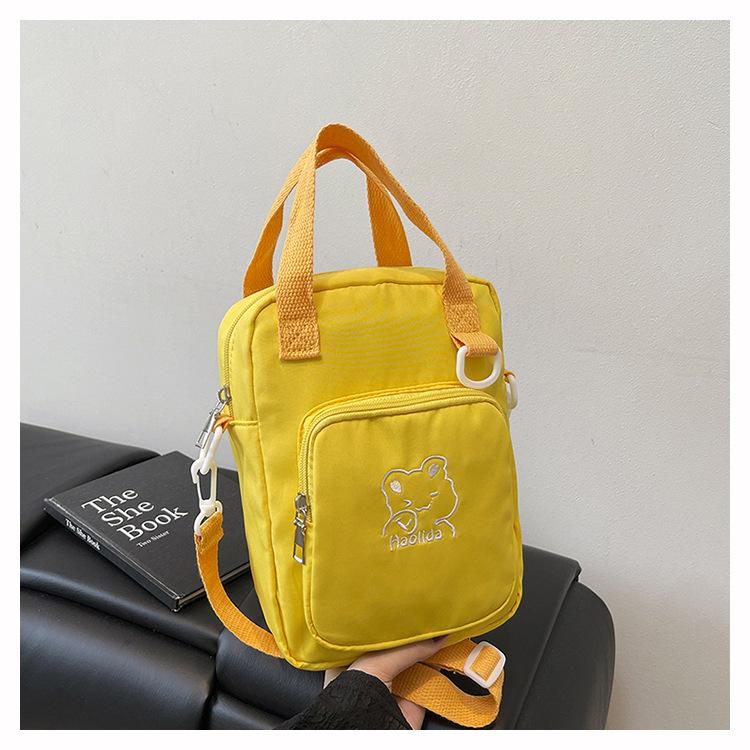 High-value cute cartoon bear messenger bag, versatile for teenagers and girls, small square bag for going out to work, commuting mobile phone bag