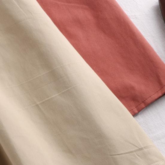 Dámská ležérní sukně s elastickým vysokým pasem a áčkovým lemem, jednobarevné knoflíky, ozdobné kapsy, midi sukně