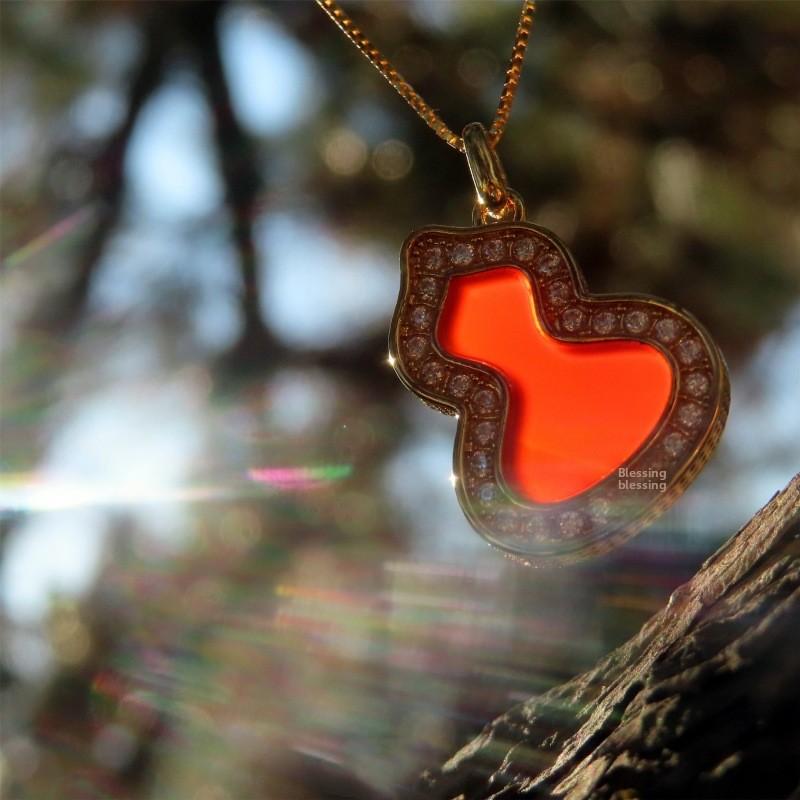 18K Gold Red Agate Gourd Pendant Necklace for Daily Wear Classic Fashion