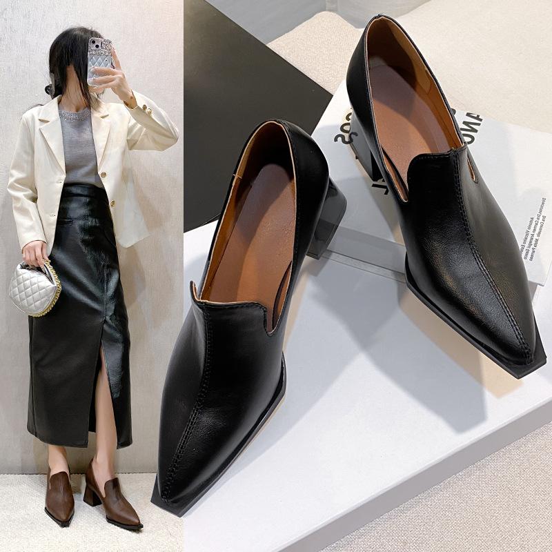 2025 New Black Commuter Comfortable Leather Shoes Women's Soft Leather High Heels Pointed Thick Heels Single Shoes Retro High Heels Autumn