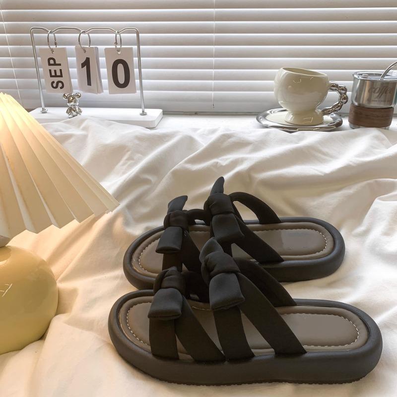 Thick-soled slippers women's outer wear summer new models with skirts, bows, one-word cool slippers women