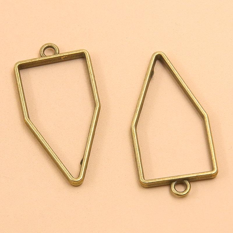 17 Ancient Green DIY Alloy Jewelry Pendants: Moon, Round, Heart with Drip Glue and Hollow Borders.