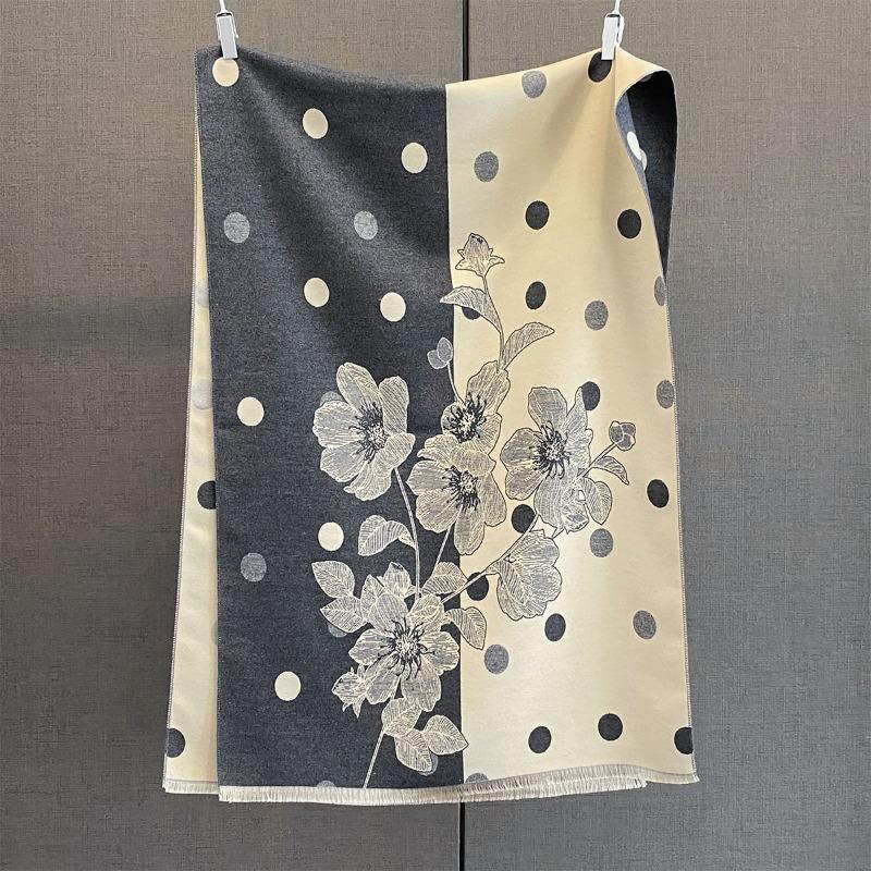 Personalized polka dot flower scarf splicing contrasting color design fashionable and elegant autumn and winter warm shawl decoration versatile scarf