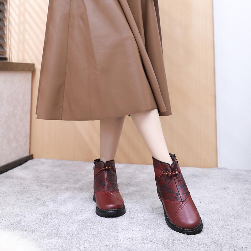 Winter old Beijing cloth shoes fleece thickened middle-aged and elderly mother cotton shoes leather surface waterproof non-slip warm snow boots