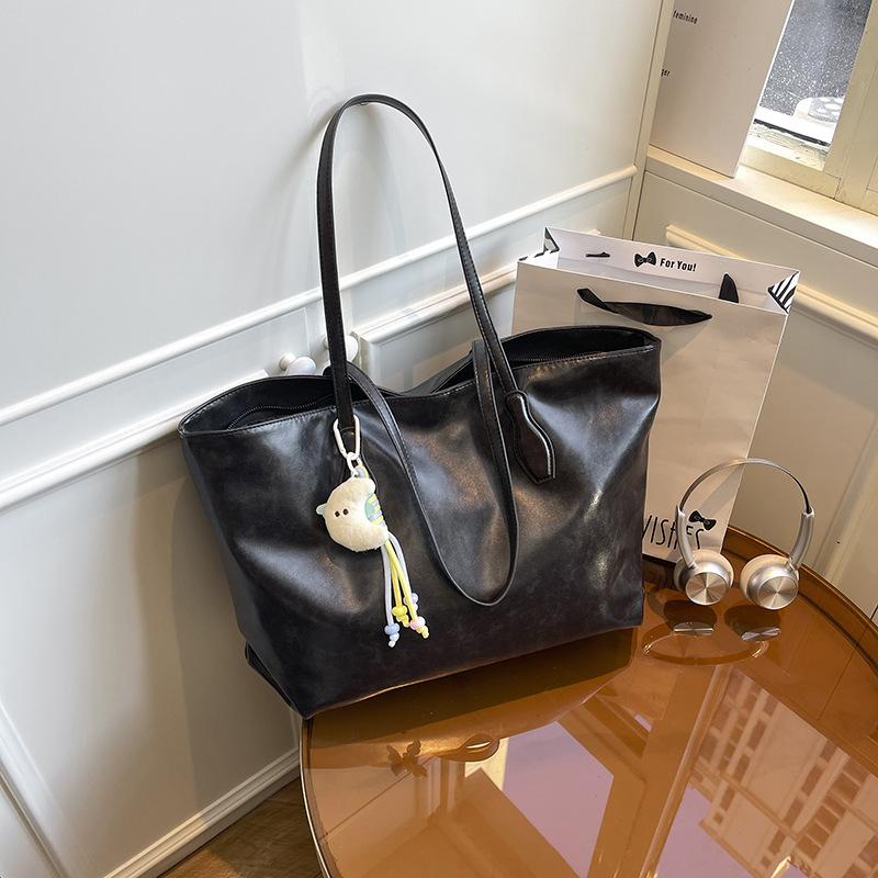 2025 Autumn New Shoulder Handbag Casual Large Capacity Tote Bag Korean Hand-held Underarm Commuter Bag