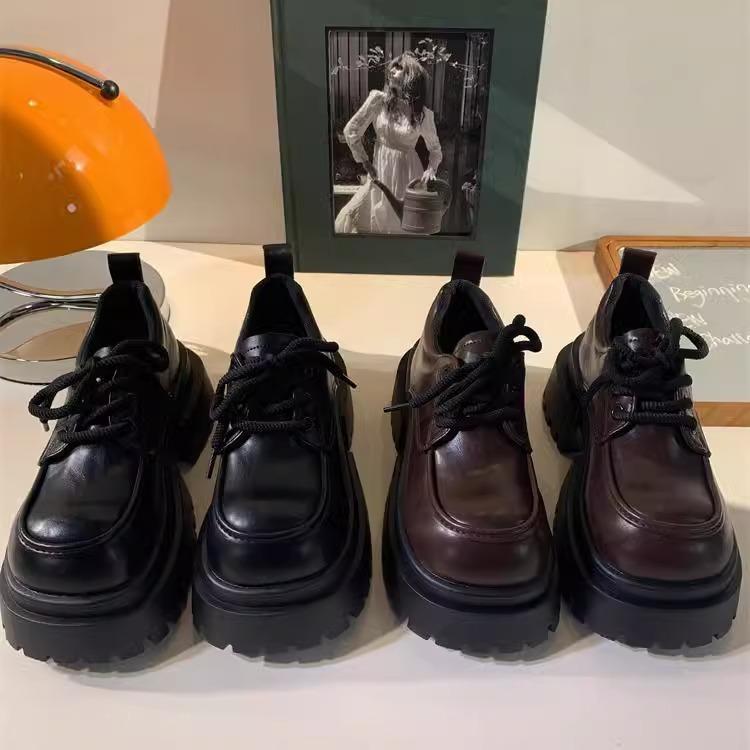 Britischer Stil schwarze Schnür-Halbschuhe aus Leder Damenschuhe 2025 neue Frühjahr- und Herbst-Einzelschuhe College Muffin Plateau Slipper