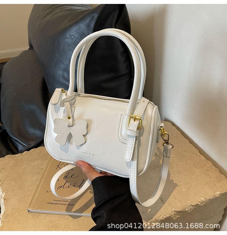 

Корейская версия портативной маленькой сумки в иностранном стиле женская 2025 новая нишевая дизайнерская сумка-мессенджер модная супер огненная сумка через плечо для поездок на работу белый