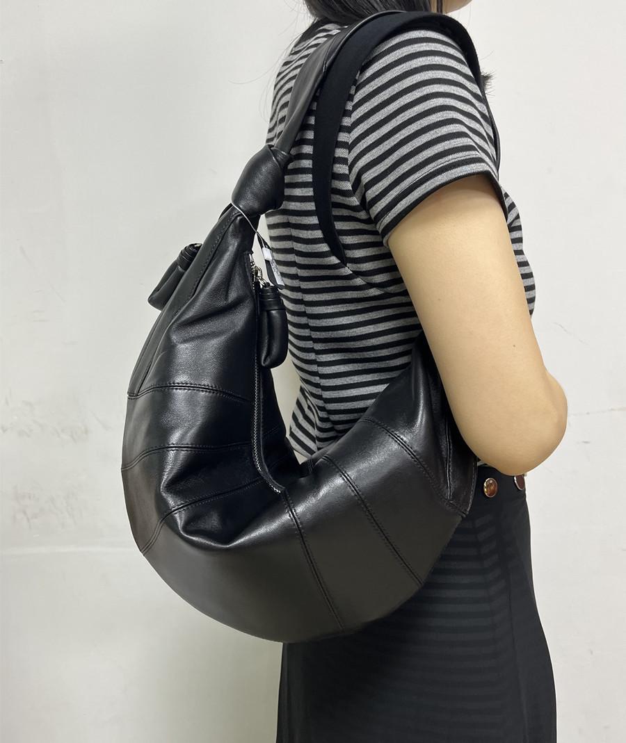 

«Женская сумка через плечо из овчины в форме круассана» Original Leather with Logo