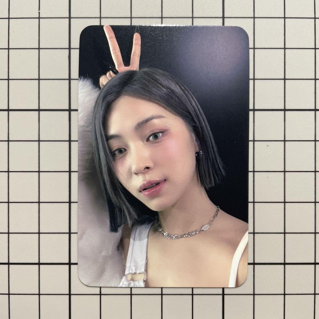

[USED] ITZY Cheshire Soundwave Ryujin Trading Card