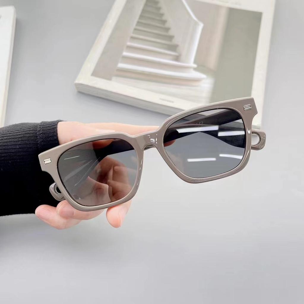 Korean Style Polarized Sunglasses Men Rivets Decoration Square Shape Sunglass For Men Holiday Travelling Woman Sun Glass