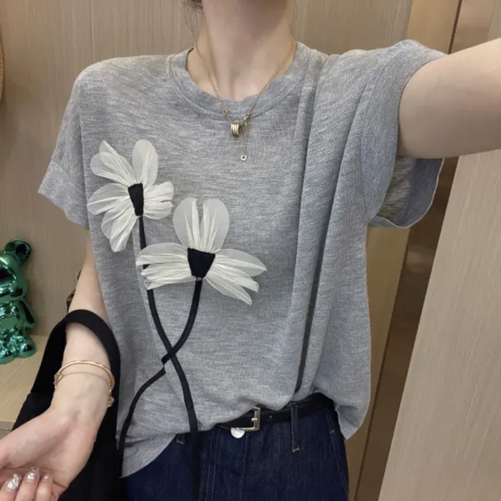Round Neck Ice Silk Short Sleeved T-shirt with Summer Design and Three-dimensional Flower Decoration Thin Top