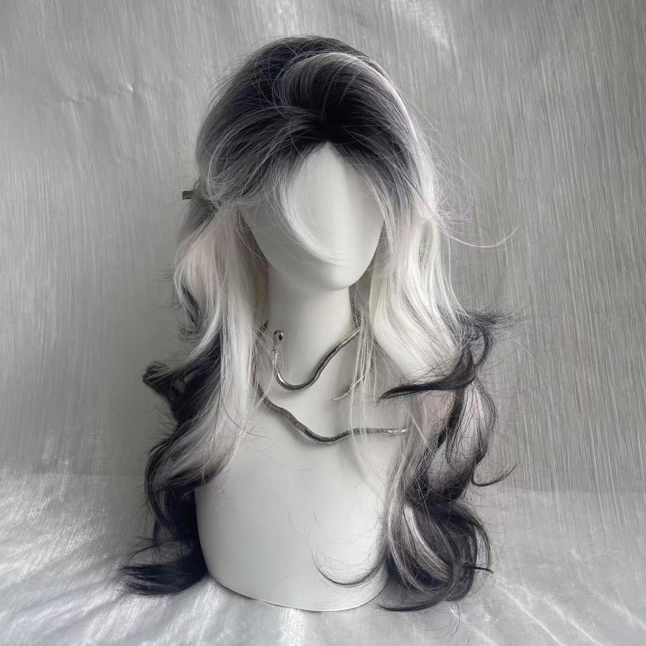 Парик сиамской кошки: Женский Черно-Белый Градиентный Длинный Кудрявый Парижский Балаяж, Центральный Пробор.