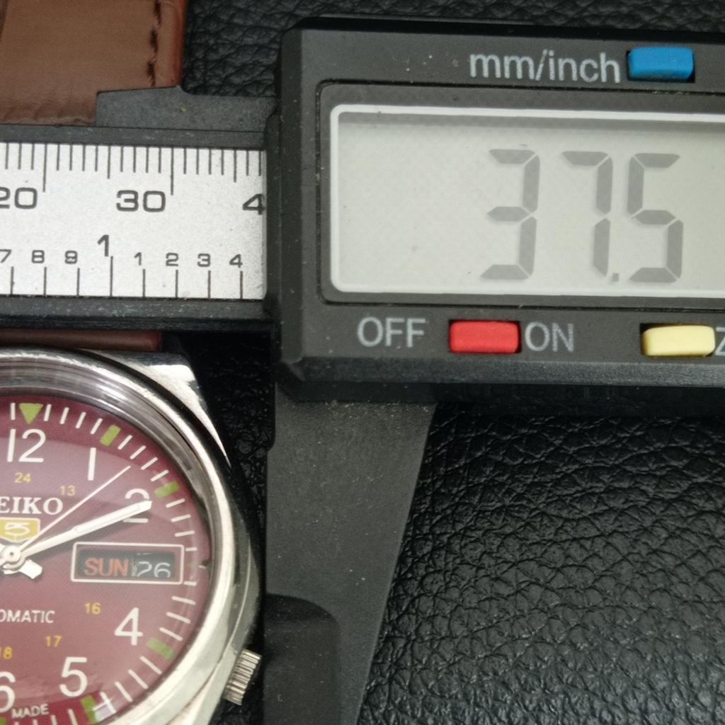 VINTAGE SEIKO 5 AUTOMATIC 7009A JAPAN MENS MAROON COLOR DIAL WATCH a708571-1