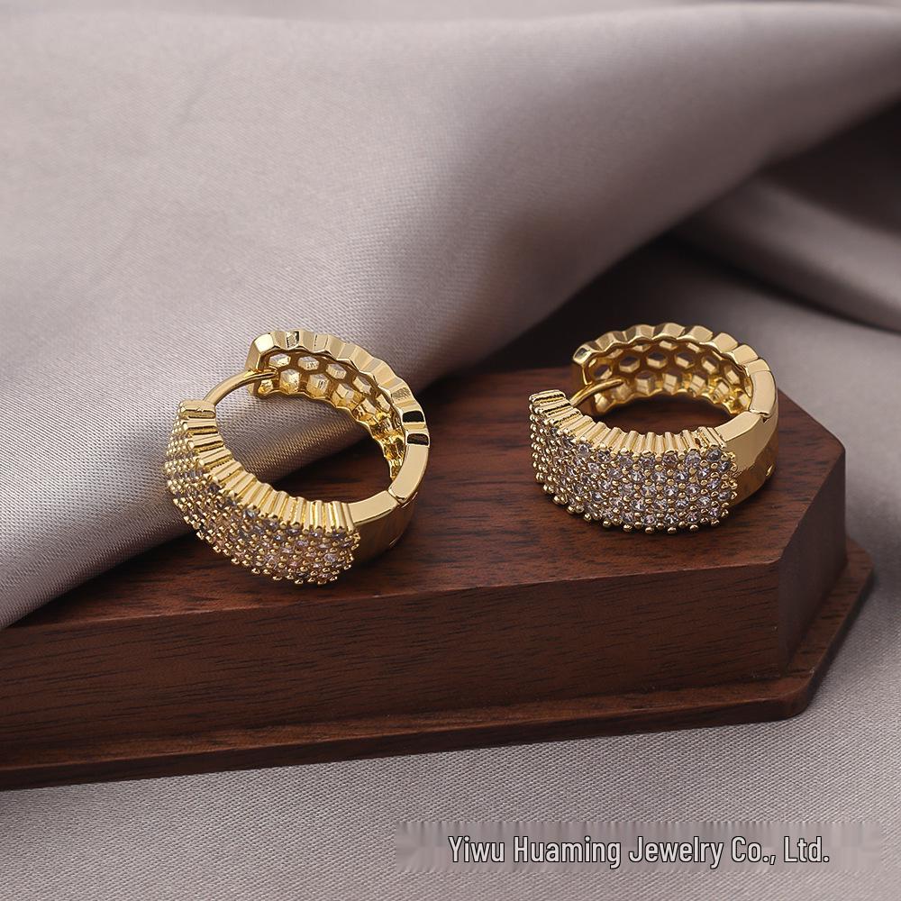 Stylish Gold Circle Ear Cuffs - Light Luxury Jewelry for Trendy Women