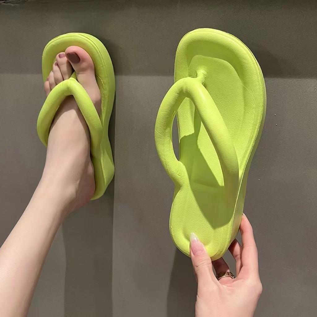 Fashion Summer Beach Slippers Women's Soft Sole EVA  Flip Flops Non-slip Cloud Slippers Women Thick Platform Clip Toe Bathroom Slides